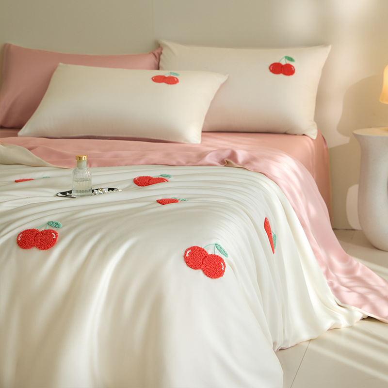 Ropa de cama de seda de hielo bordada con toalla de cuatro piezas, sábana fresca pequeña, funda de edredón, juego de tres piezas, ropa de cama de dormitorio fresca de verano