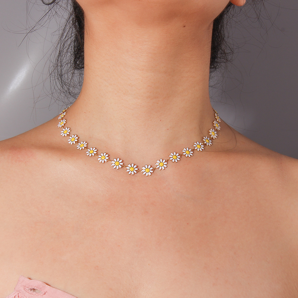 7g Weight Bracelets, Necklace Classification 1 Piece Quantity Daily Occasion 304 Stainless Steel Material Daisy Pattern All Seasons Season Women's Gender Plating Design Elegant Style Wholesale Jewelry Elegant Daisy 304 Stainless Steel Plating Bracelets Necklace 8