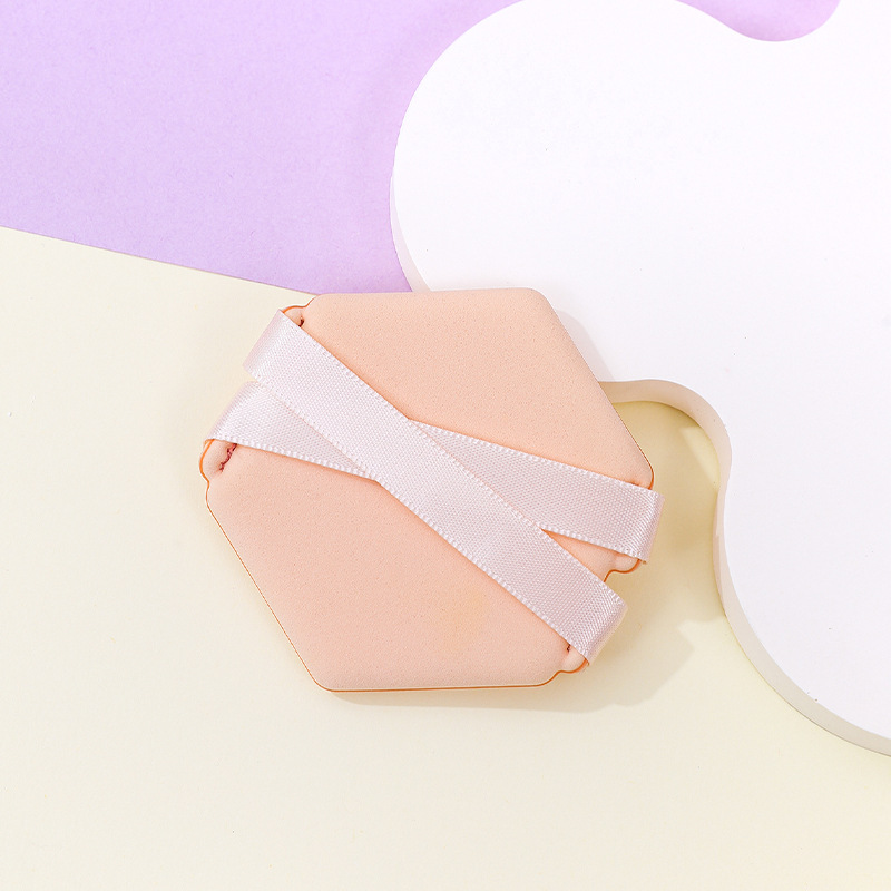 La borla de polvo de doble cinta personalizada de fábrica no come polvo, se agranda en el agua, cojín de esponja de maquillaje sin látex de diamante hexagonal