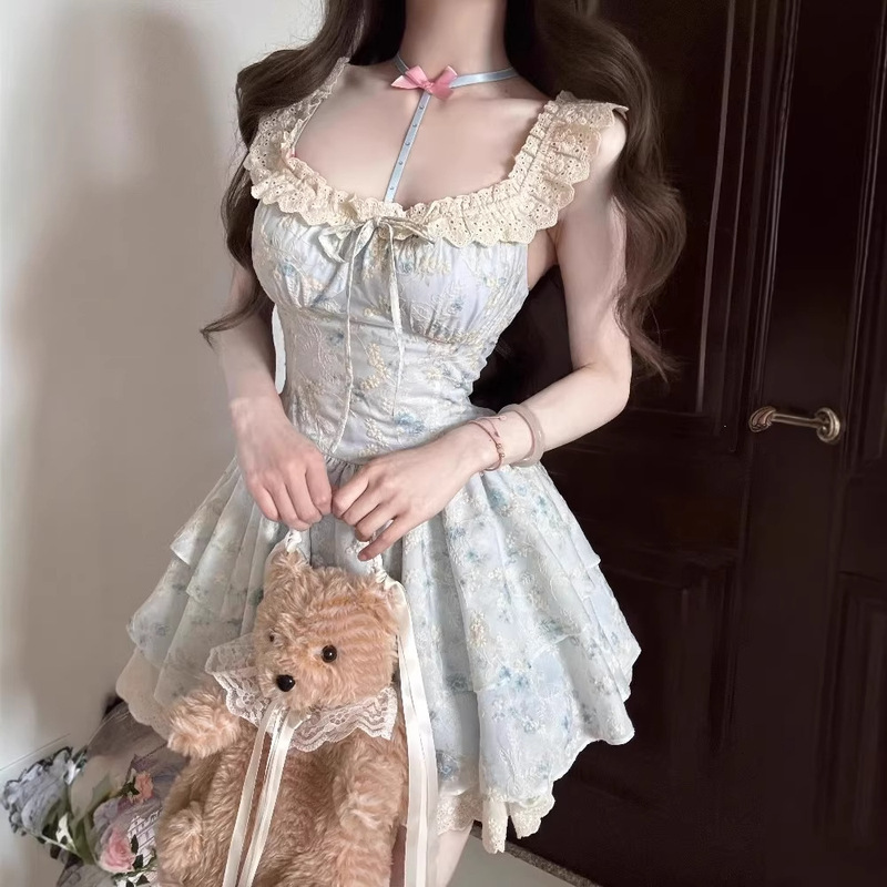 Purely Sweet and Spicy Girl Style Waist-Cinching Floral Dress with Youthful Design, Lace Flutter Sleeves, Princess Puffy Cake Short Skirt
