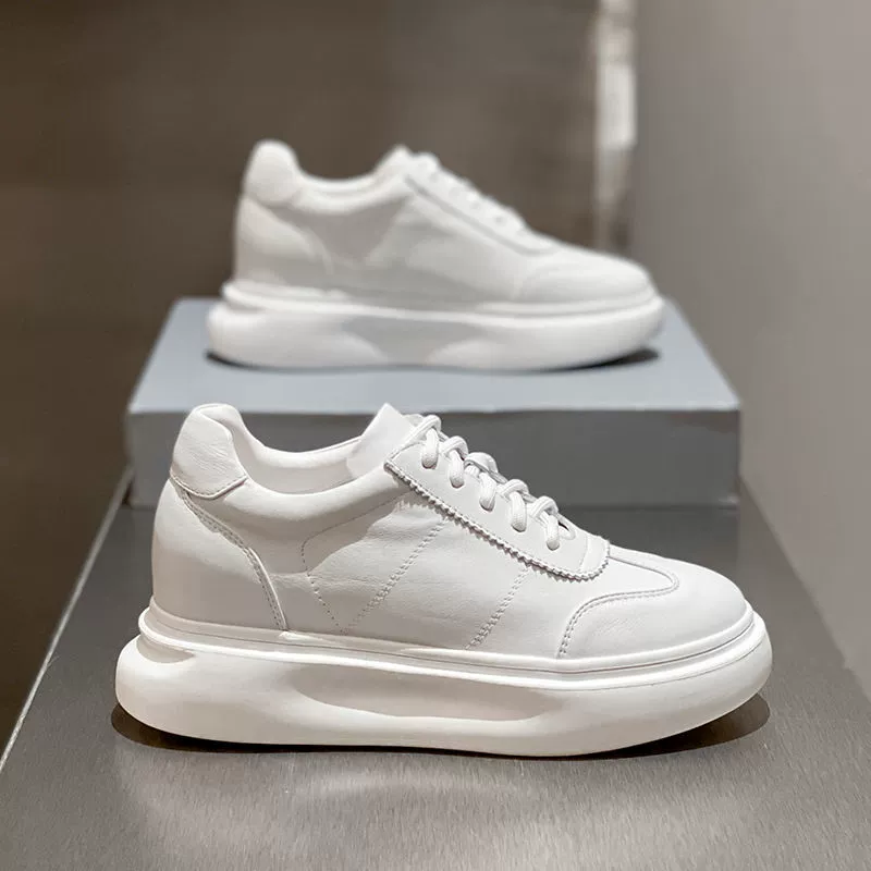 Кожаные маленькие белые туфли женская весна и осень 2025 новая толстая подошва внутри увеличить досуговые студенческие кроссовки