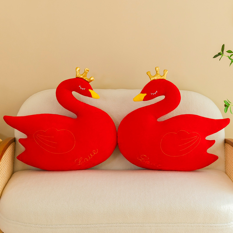 Celebrativo coroa roja gansos casados prensas de compromiso decoración diseño cisne un par de almohadas pareja muñeca muñeca