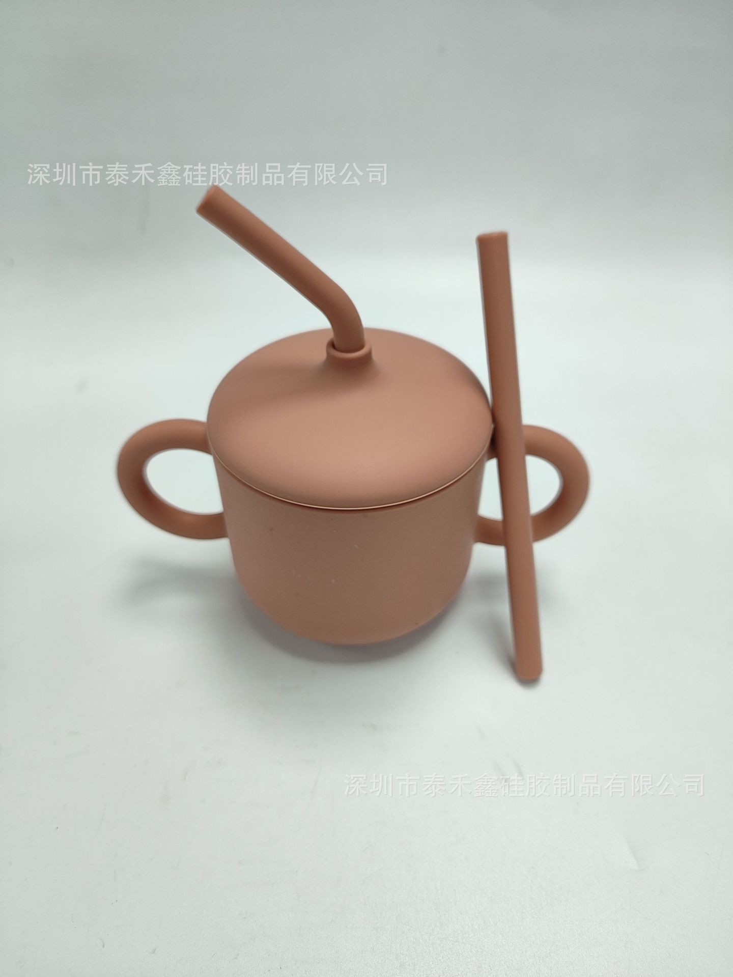 Doble oreja de tipo pétalo abierto de silicona snack taza con mango bebé snack caja creativa beber taza en stock