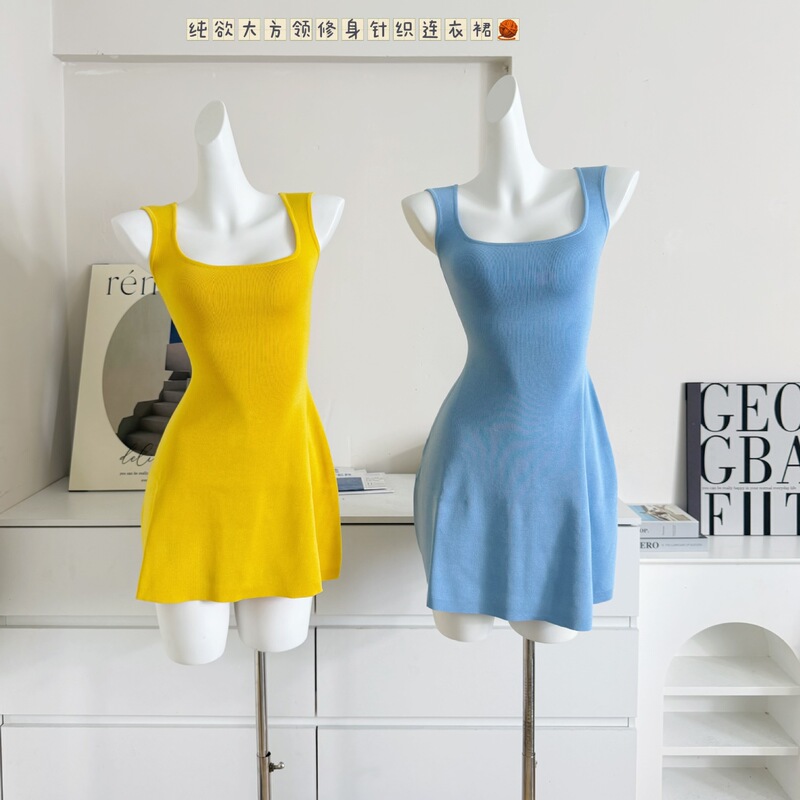 2026 Summer New Style Hip-Hugging Dress with U-Neck, Pure and Alluring Style, Slim-Fitting, Flattering, Sweet and Spicy Waist-Cinching Dress