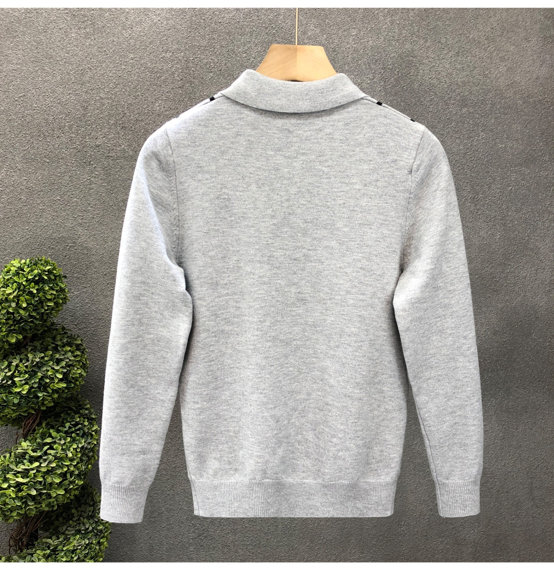 Maglione polo uomo slim fit con zip e design a righe_voghion.com