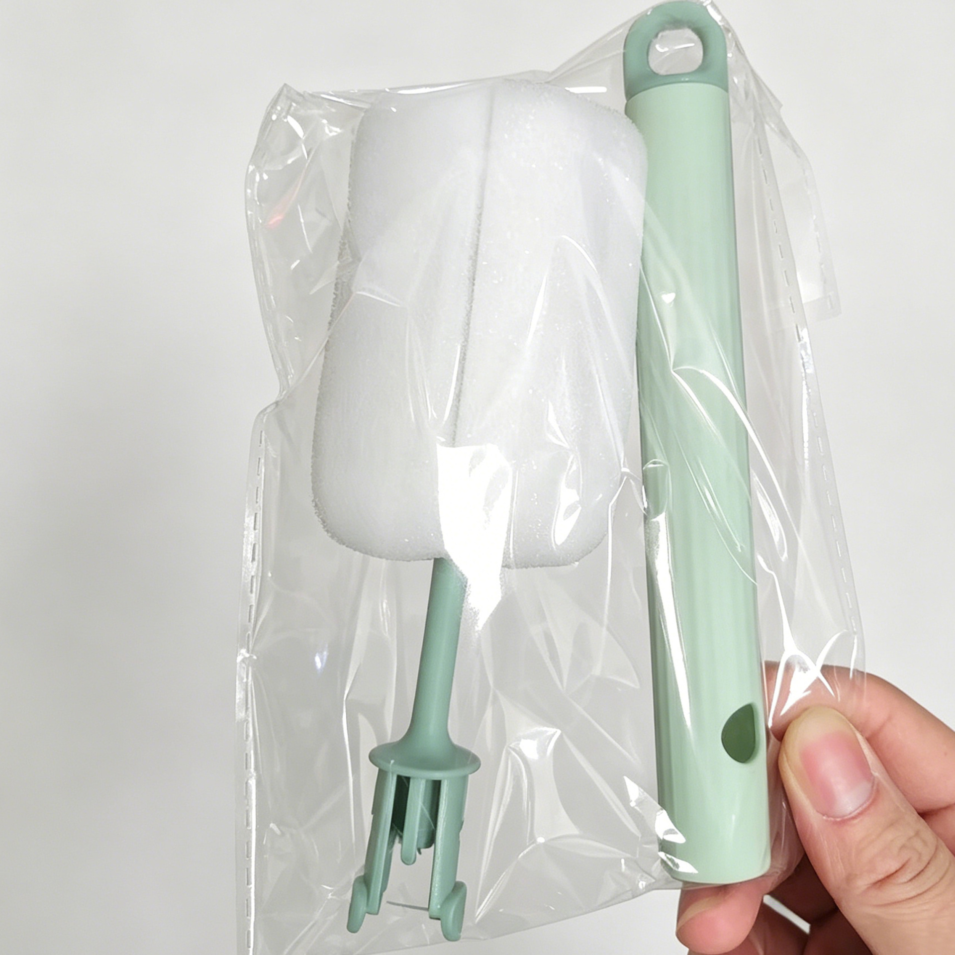 Cepillo para tazas de mango largo, nuevo modelo, cepillo de limpieza con esponja para el hogar con cabezal reemplazable para lavar tazas y platos.