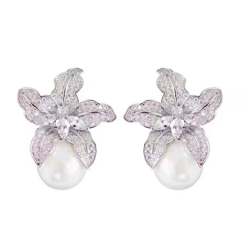Серьги с жемчугом и цирконием, серебро, стиль Chanel, висячие 14.9×11×2.9 см
