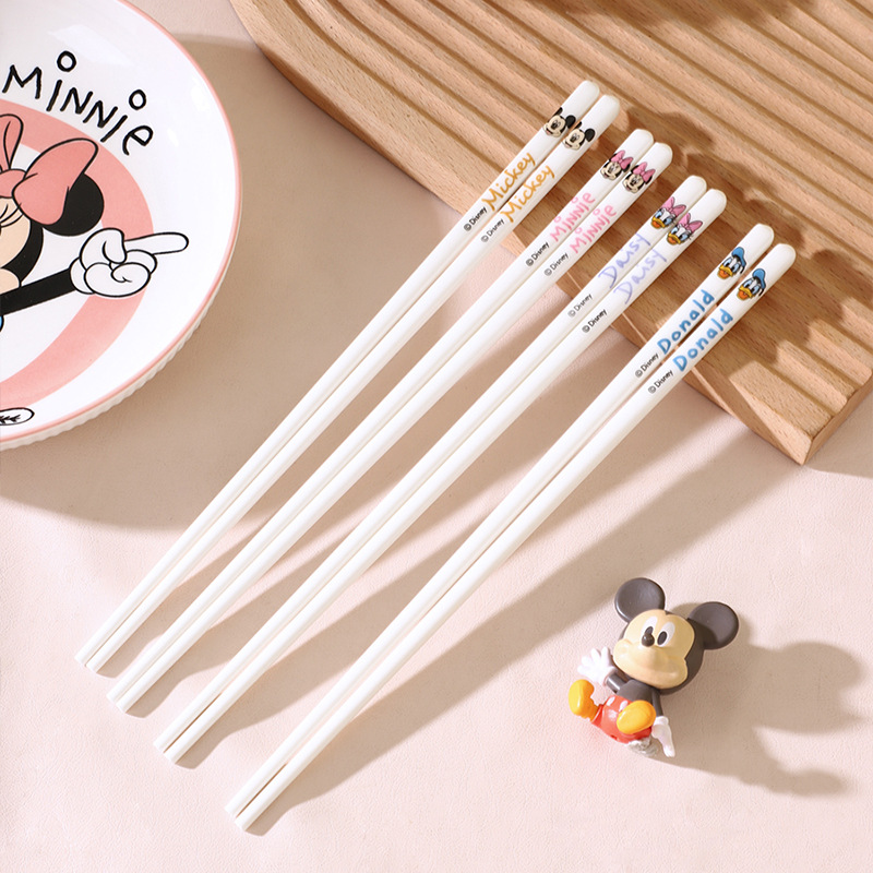Palillos de cerámica para el hogar de Disney Palillos blancos antibacterianos y antimoho Vajilla de dibujos animados Palillos antideslizantes de alto valor para una persona
