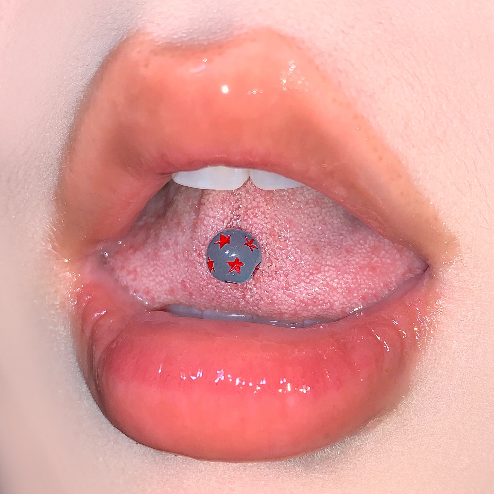 Silver pointed spike labret stud material detail