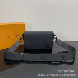 L驴男包商务通勤黑色小牛皮单肩斜挎包翻盖邮差包高品质图片实拍