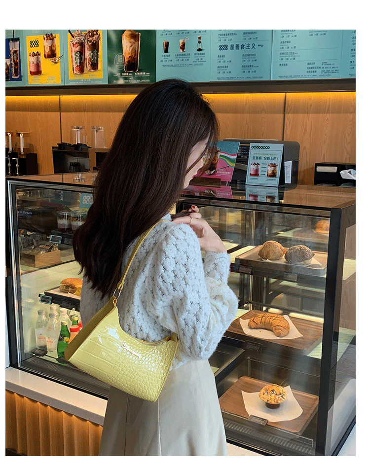 Pu Leather Material Women's Medium Pu Leather Solid Color Crocodile Classic Style Streetwear Zipper Underarm Bag