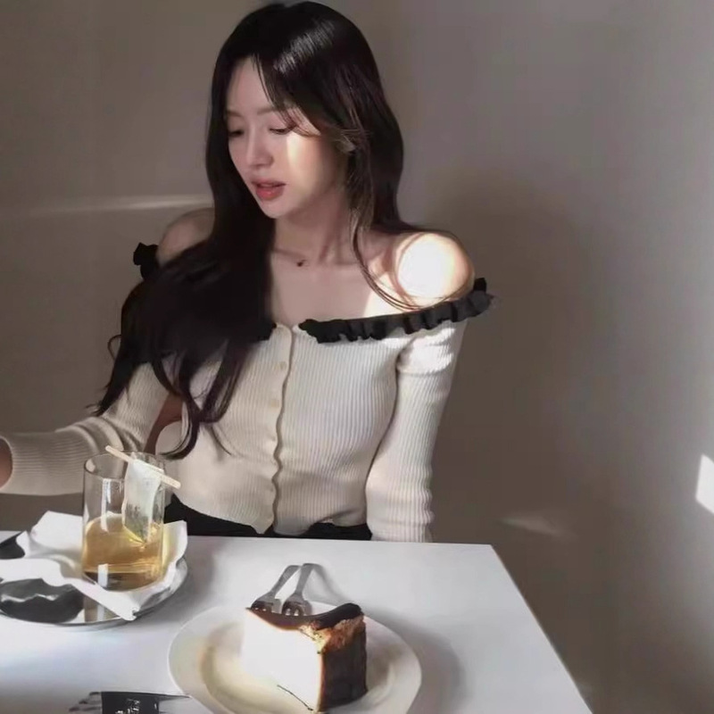 2024 in Stock】Korean Dongdaemun Spring/Summer New Overdoo*Flair Lace Off-Shoulder Knitted Sweater Top for Women 2024 in Stock】Korean Dongdaemun Spring/Summer New Overdoo*Flair Lace Off-Shoulder Knitted Sweater Top for Women