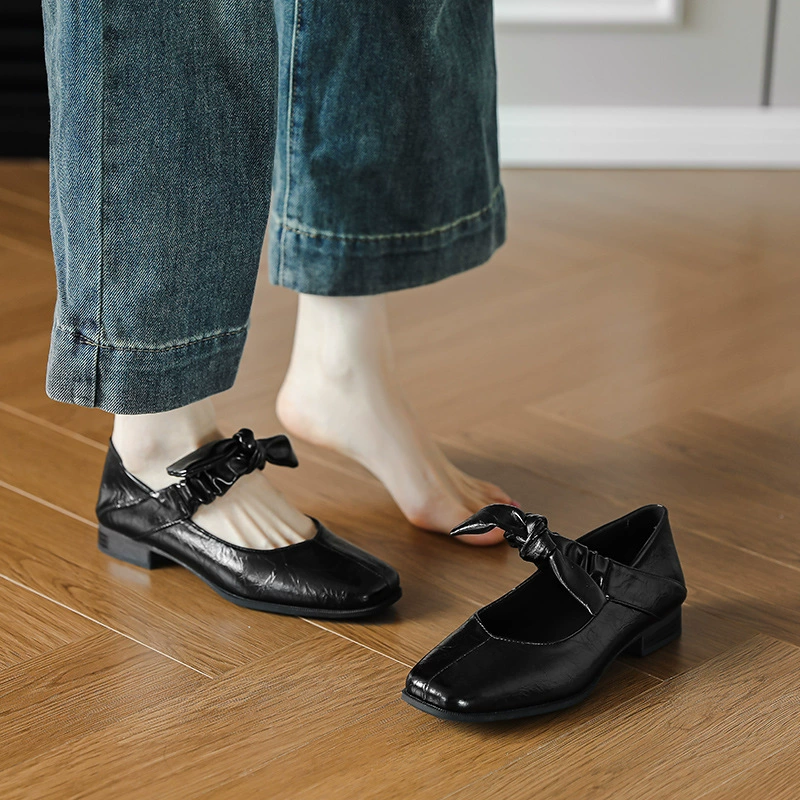 Одиночная обувь в британском стиле