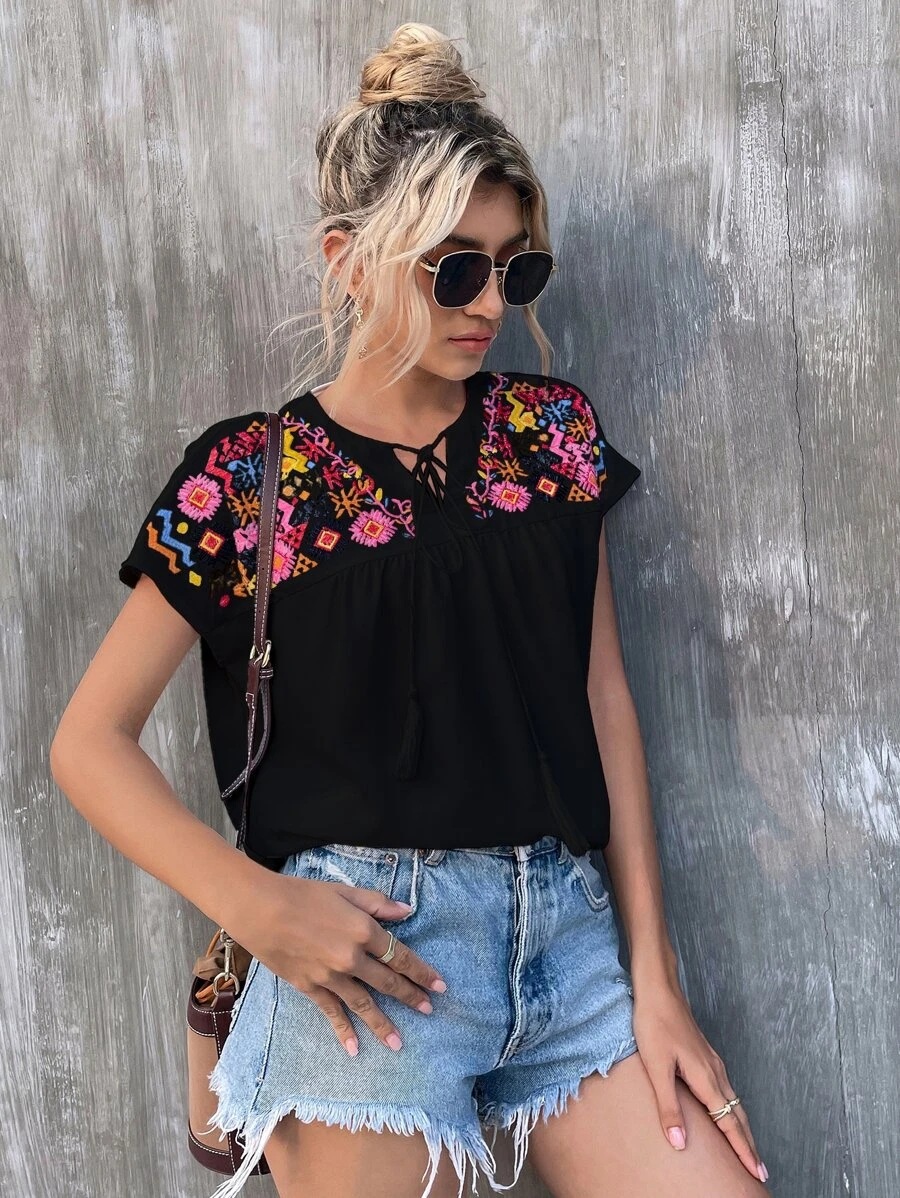 Women's Chiffon Shirt Short Sleeve T-shirts Embroidery Patchwork Fashion Streetwear Embroidery display picture 1