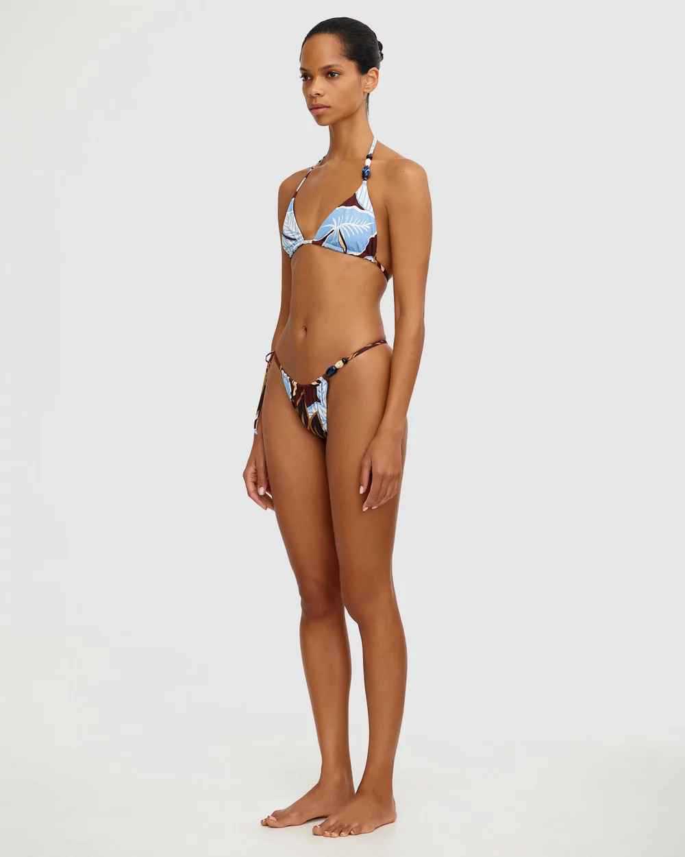 avant gauche plein pied - Bikini Brésilien Floral Bleu Marron – Maillot de Bain Sexy et Confortable - Couleurs Lagon