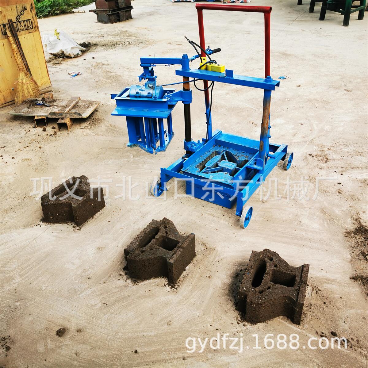 小移动制作生态挡土墙砖制作不同规格尺寸的水泥制品空心砖机