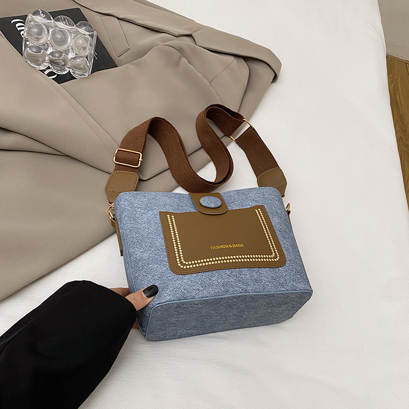 Bolso de moda de invierno para mujeres 2024 nueva moda versátil de alta sensación de hombro ancho cinturón de hombro bolso de cubo