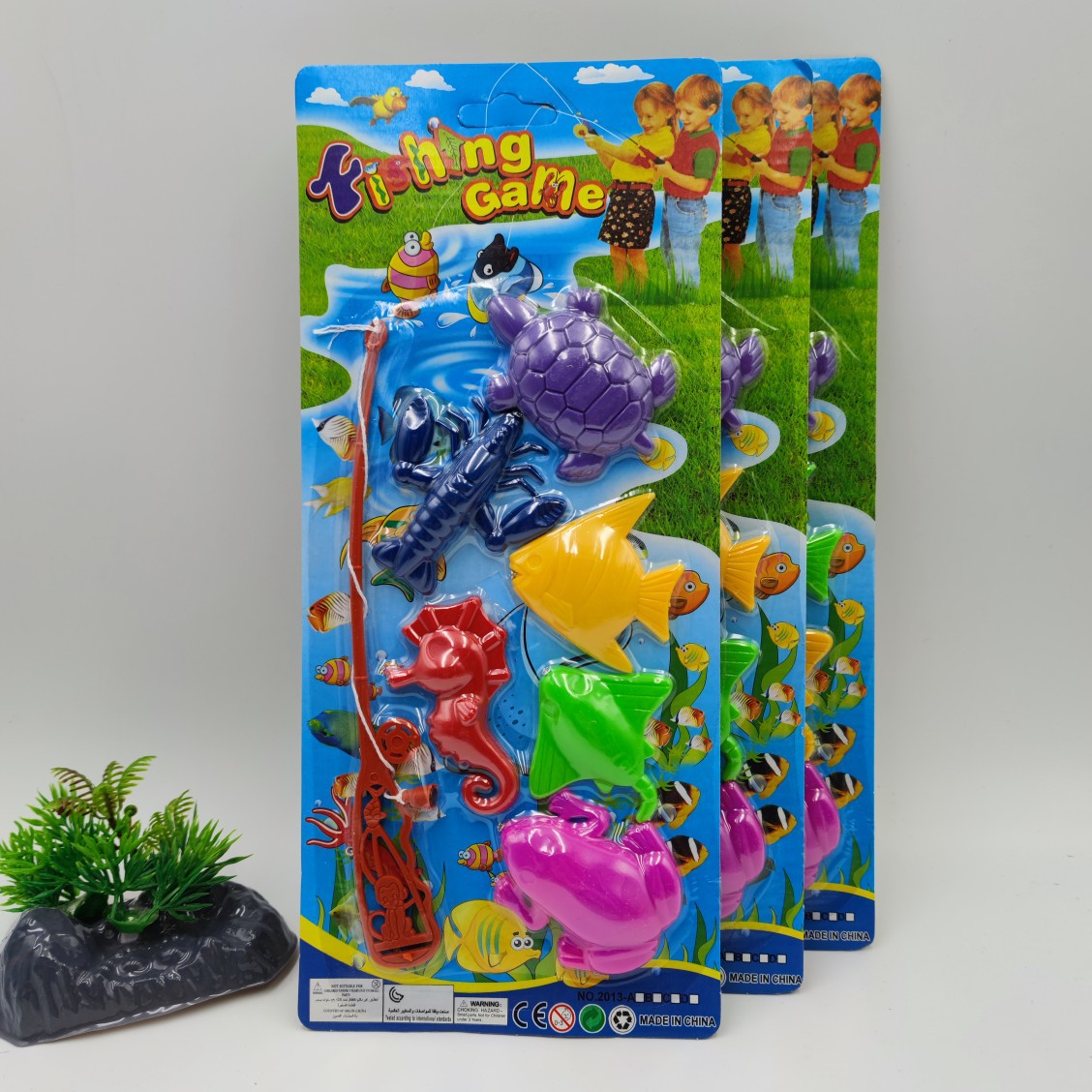 Dos yuanes 2013A juegos de pesca magnética para niños 2 yuanes 10 yuanes juguetes para niños anillo de regalo novedoso
