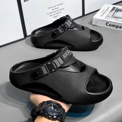 2025新型サンダル男性は夏の通気ビーチ靴を履いています。