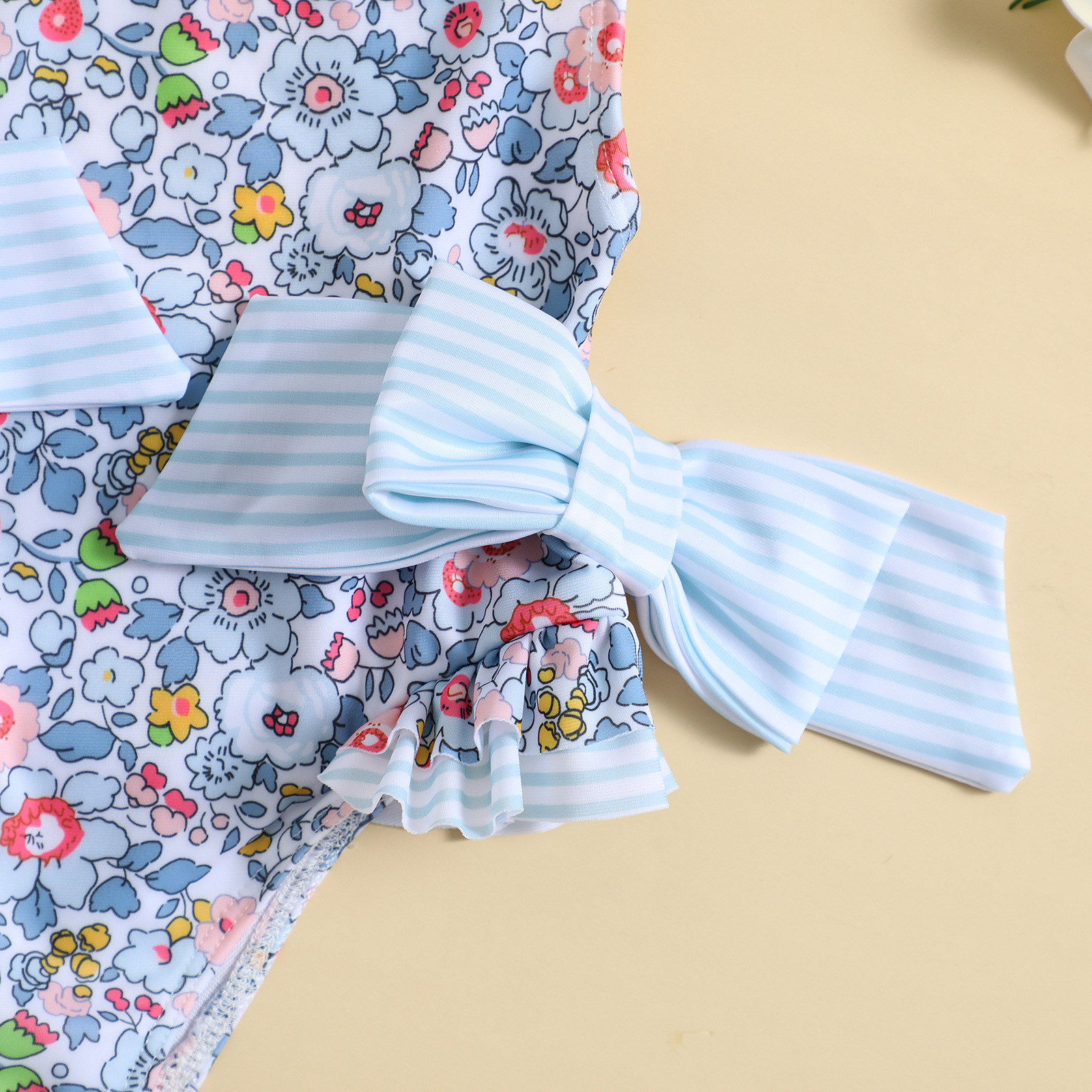 Girl's Ditsy Floral One-pieces Kids Swimwear display picture 5