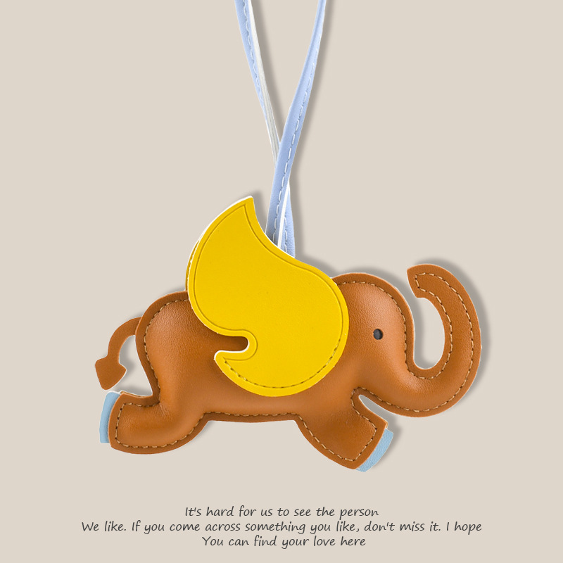 Mascot elephant leather keychain creative schoolbag car key chain three-dimensional cute flying elephant pendant Christmas gift