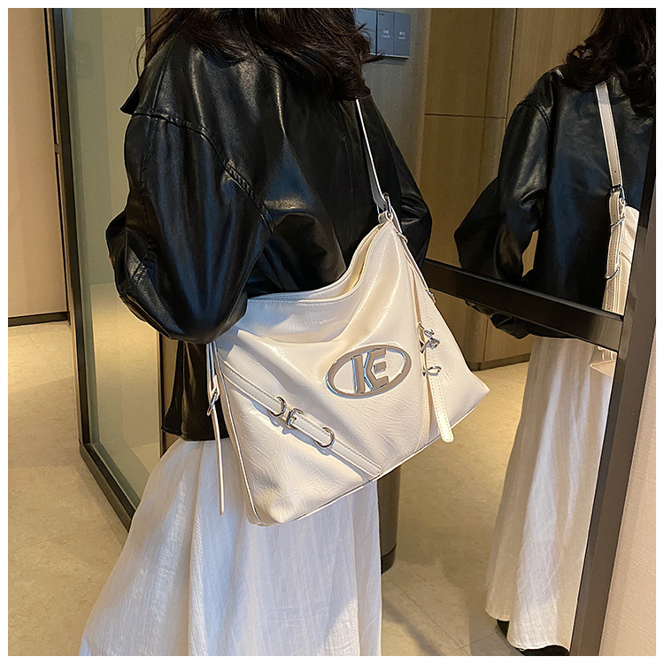 Tragbare, modische Strukturtasche mit großem Fassungsvermögen für Damen, neue Pendler-Einkaufstasche, einfache Achseltasche für alle Gelegenheiten, 2023_voghion.com