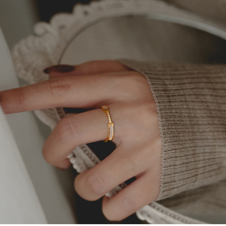 Oval Moissanite Engagement Ring Fine Halo Ring Vintage Style_voghion.com
