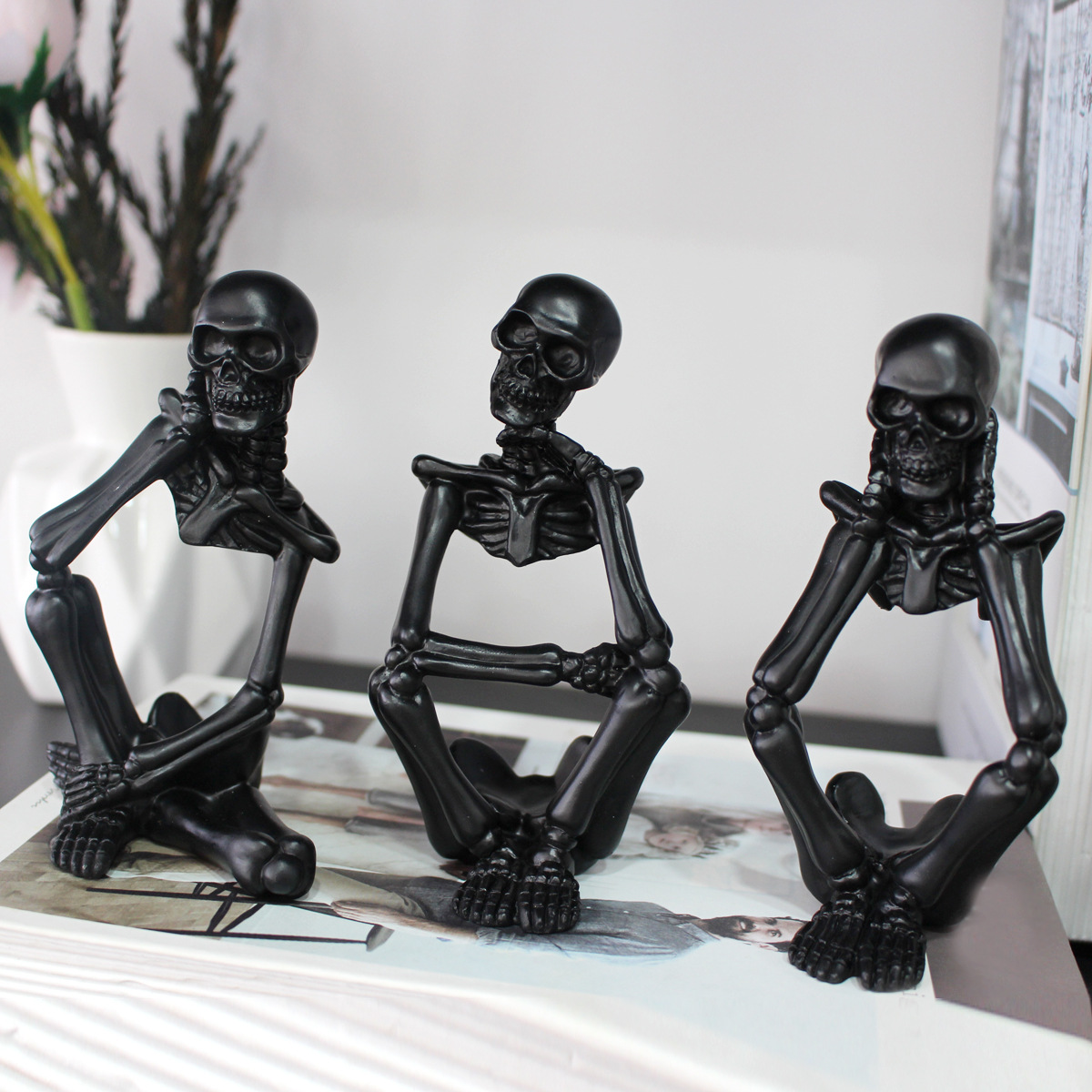  New Black and White Thinking Skull Skeleton Snake Halloween Horror Haunted House Decorative Resin Skull  Batch