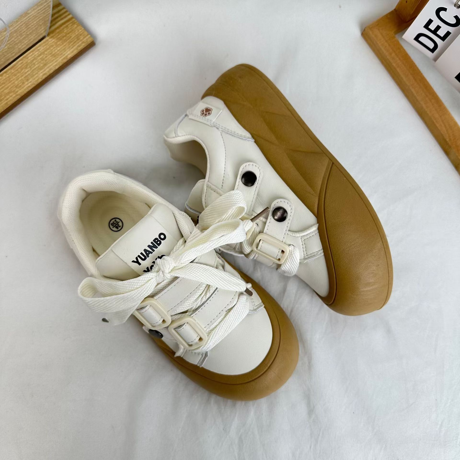 Yuanbo 2025 primavera zapatos de pan para estudiantes de nicho zapatos de plataforma de todo fósforo zapatos blancos casuales coreanos para mujer