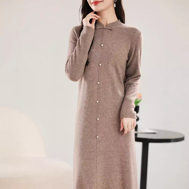 Vintage Chinese-style Embroidered Cheongsam Collar Small Disc Wool dress Women's Autumn and Winter Mid-length Long Skirt