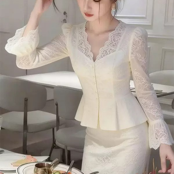 法式温柔风白色蕾丝套装女秋千金风高级感绝美套装长袖女装V领女