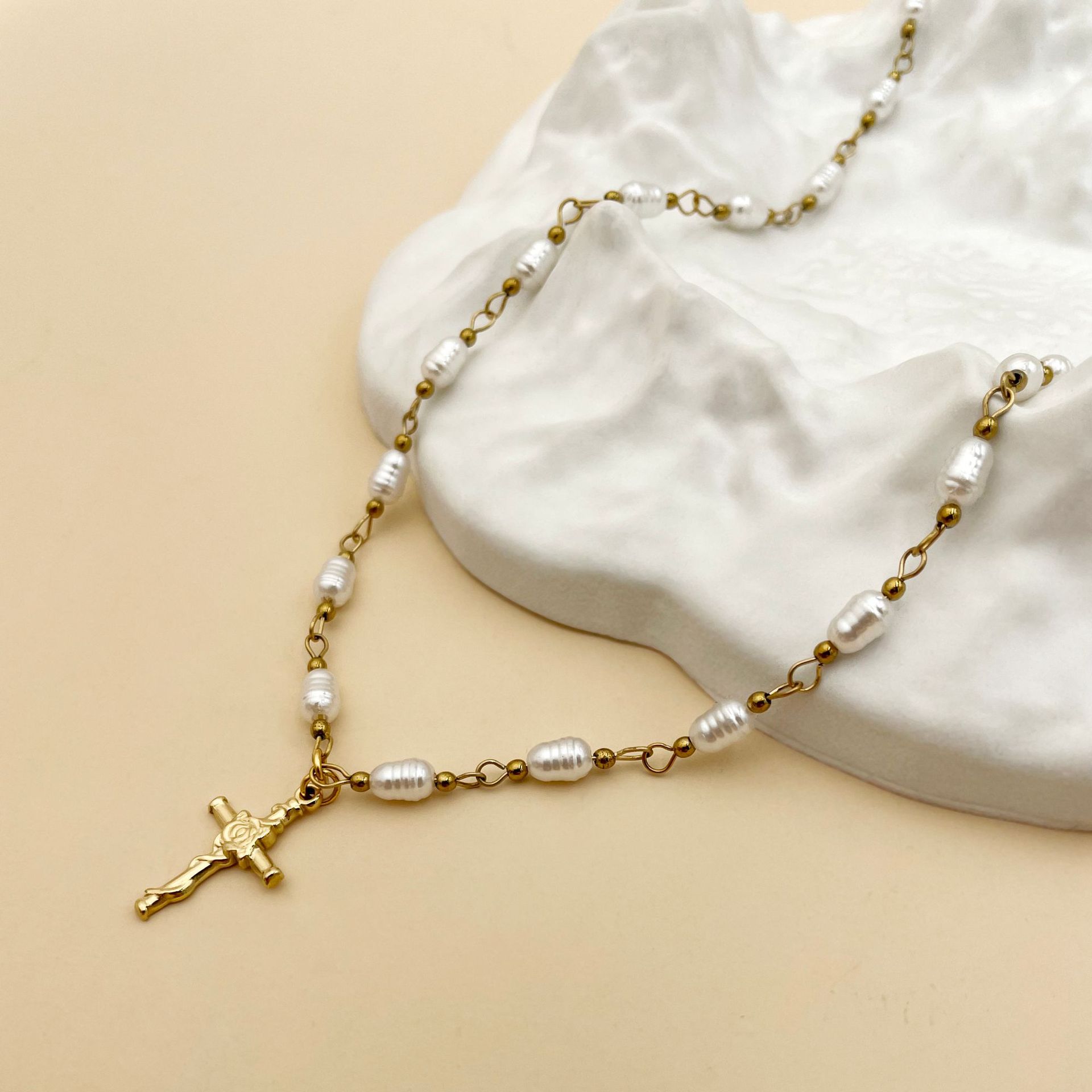 Fashion Cross Stainless Steel Titanium Steel Pearl Plating Pendant Necklace 1 Piece display picture 2