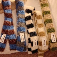 韓国版の細い狭いロングタイプのy 2kストライプのぬいぐるみのマフラーの女性秋冬の大衆のデザイン感のギャルの百合の装飾のマフラー