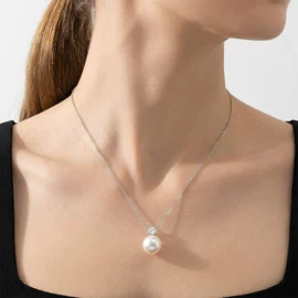 项链;耳钉;手链