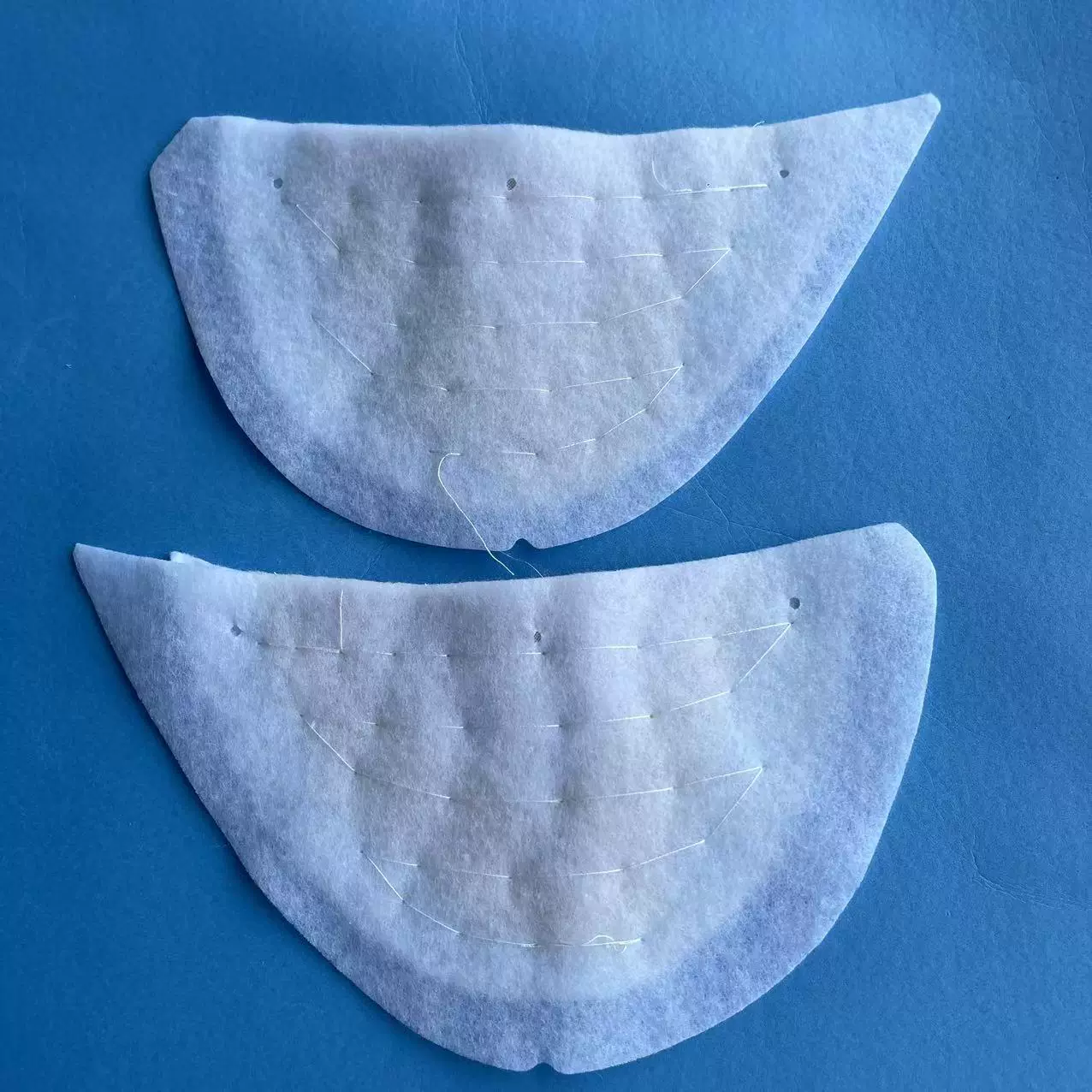 厂家供应缝线棉花西装肩垫 春夏季薄款肩垫 服装辅料尺寸颜色可订