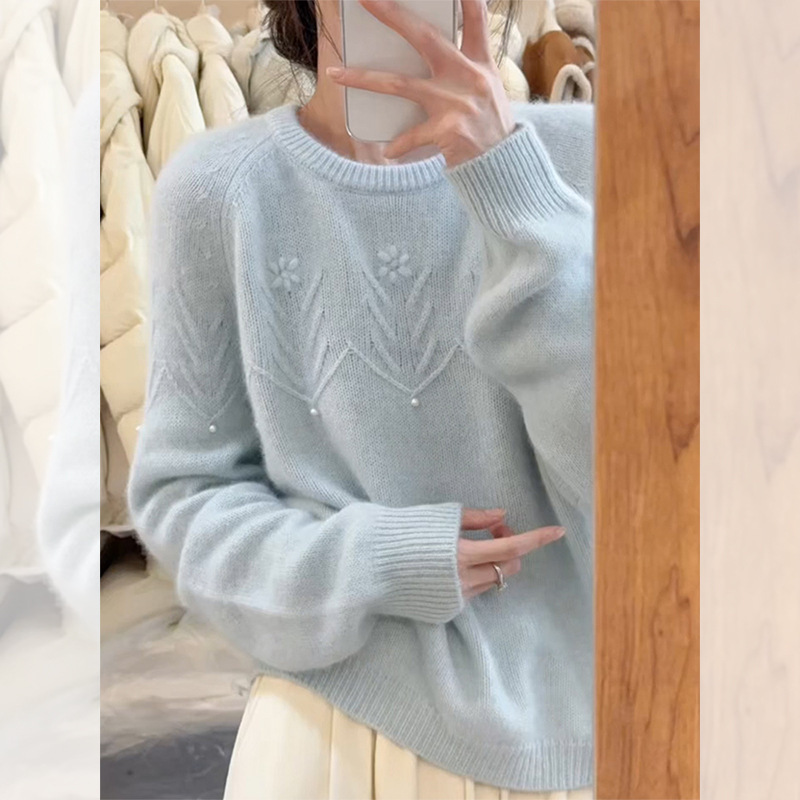 高級感の青いフックの花の柔らかいモチモチのセーターの女性の秋冬の外は乳のfufuの怠惰なプルオーバーのニットの上着を着ます。|undefined