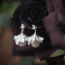 小众扇形银杏叶流苏珍珠耳环女秋冬耳坠2025新款高级感蚊香盘耳夹