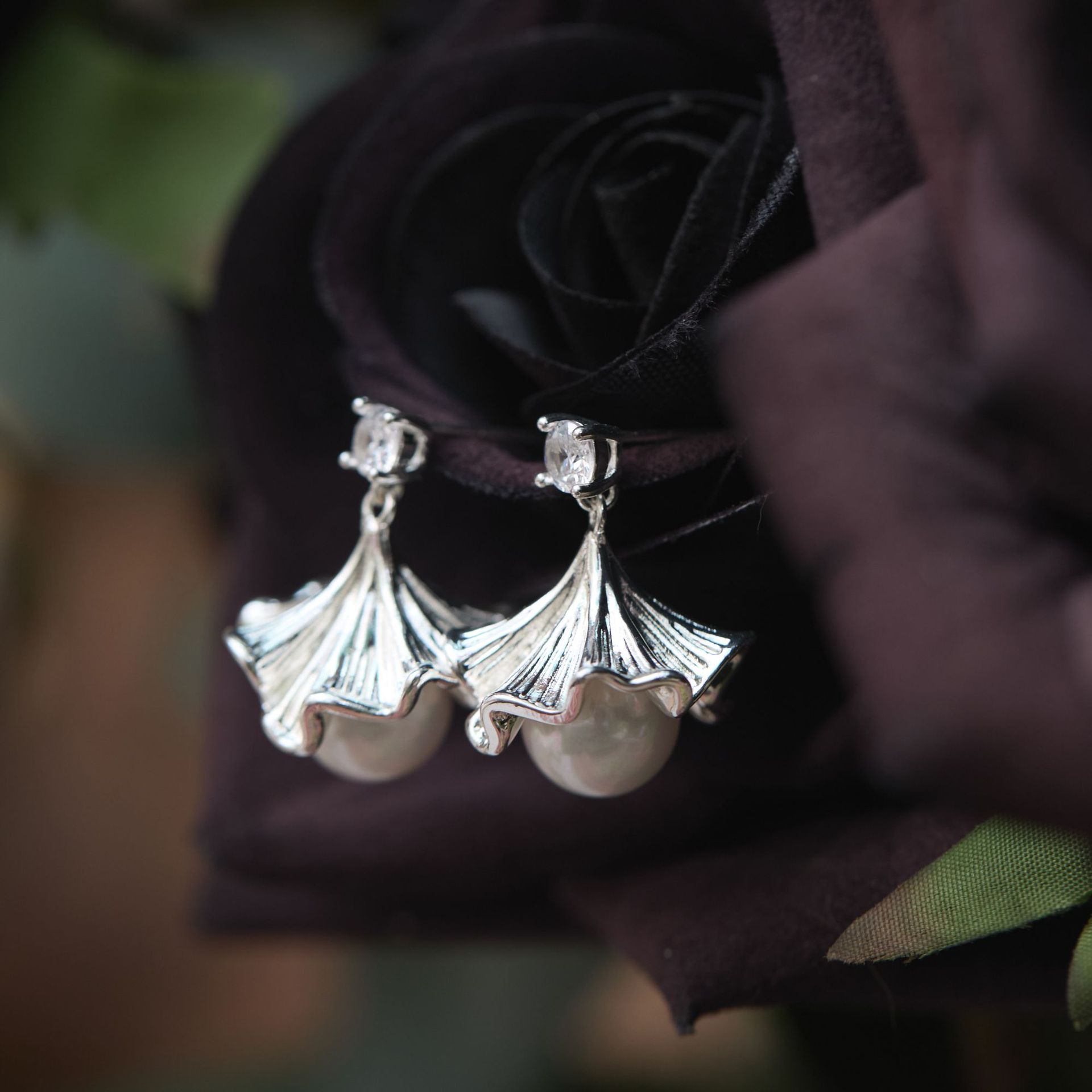 小众扇形银杏叶流苏珍珠耳环女秋冬耳坠2025新款高级感蚊香盘耳夹