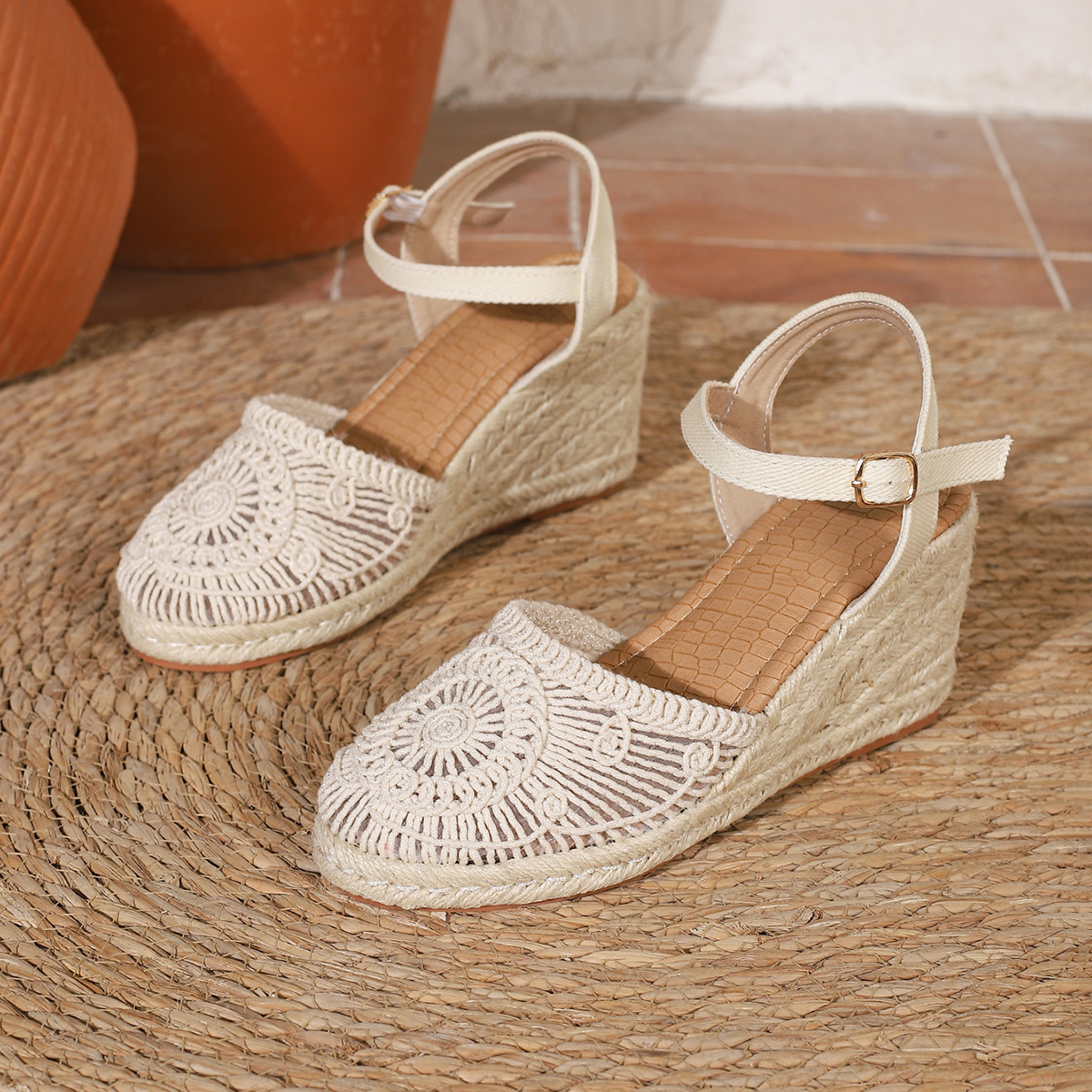 Comercio exterior transfronterizo Baotou sandalias 2026 nuevo Amazon moda caliente universal gran hebilla aumento de altura zapatos huecos