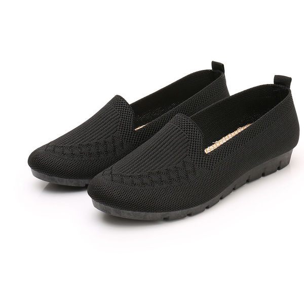 breathable “mom shoes” made of mesh low-cut
