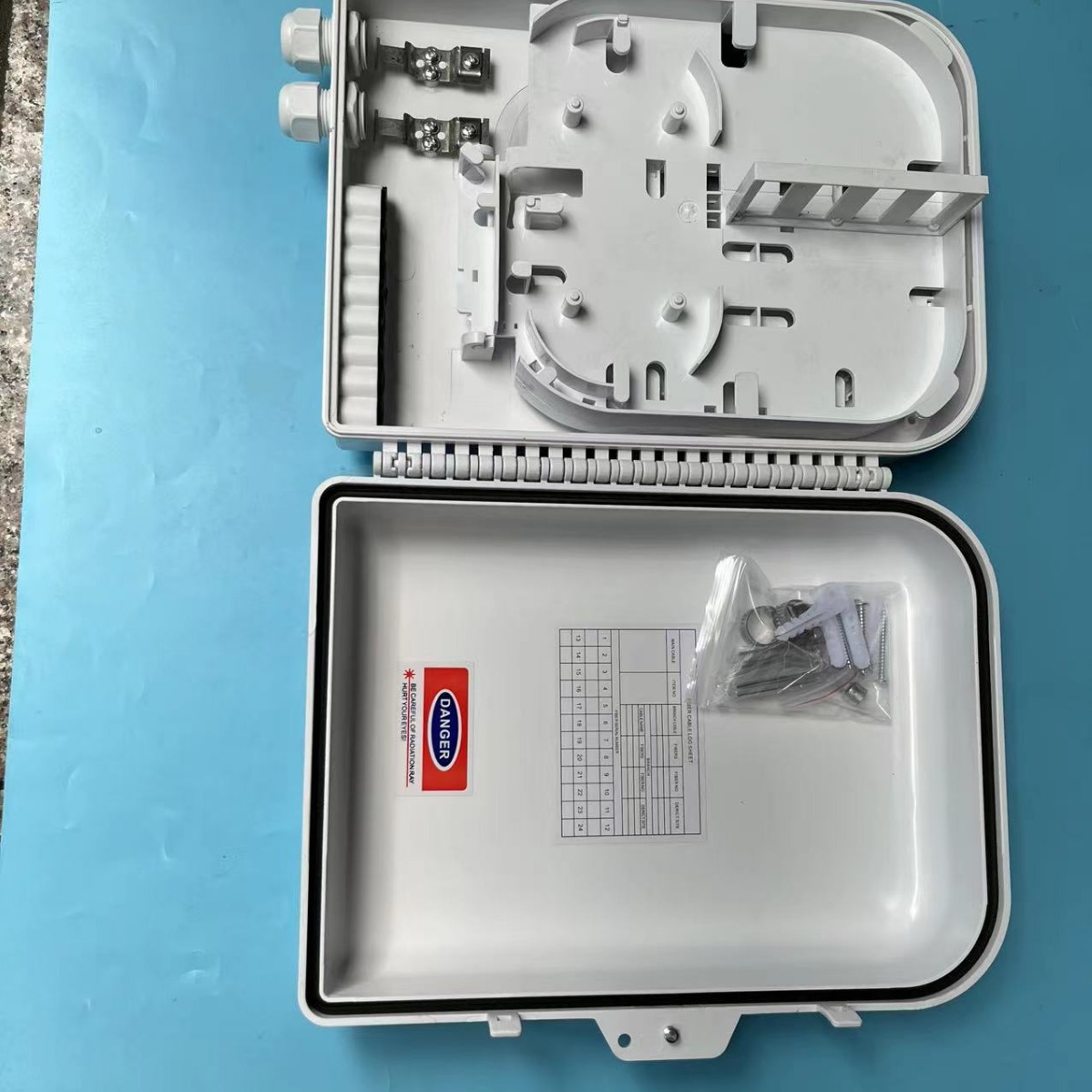 16-core parallel splitter box 1-16 splitter box 16-core optical crossover box 12-core 24-core 32-core optical fiber box