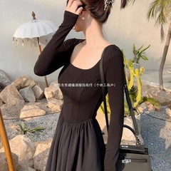 法式赫本风黑色长袖连衣裙女秋方领纯欲小黑裙感收腰字长裙网纱