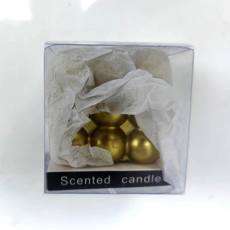 Una caja de metal Cubo de oro velas