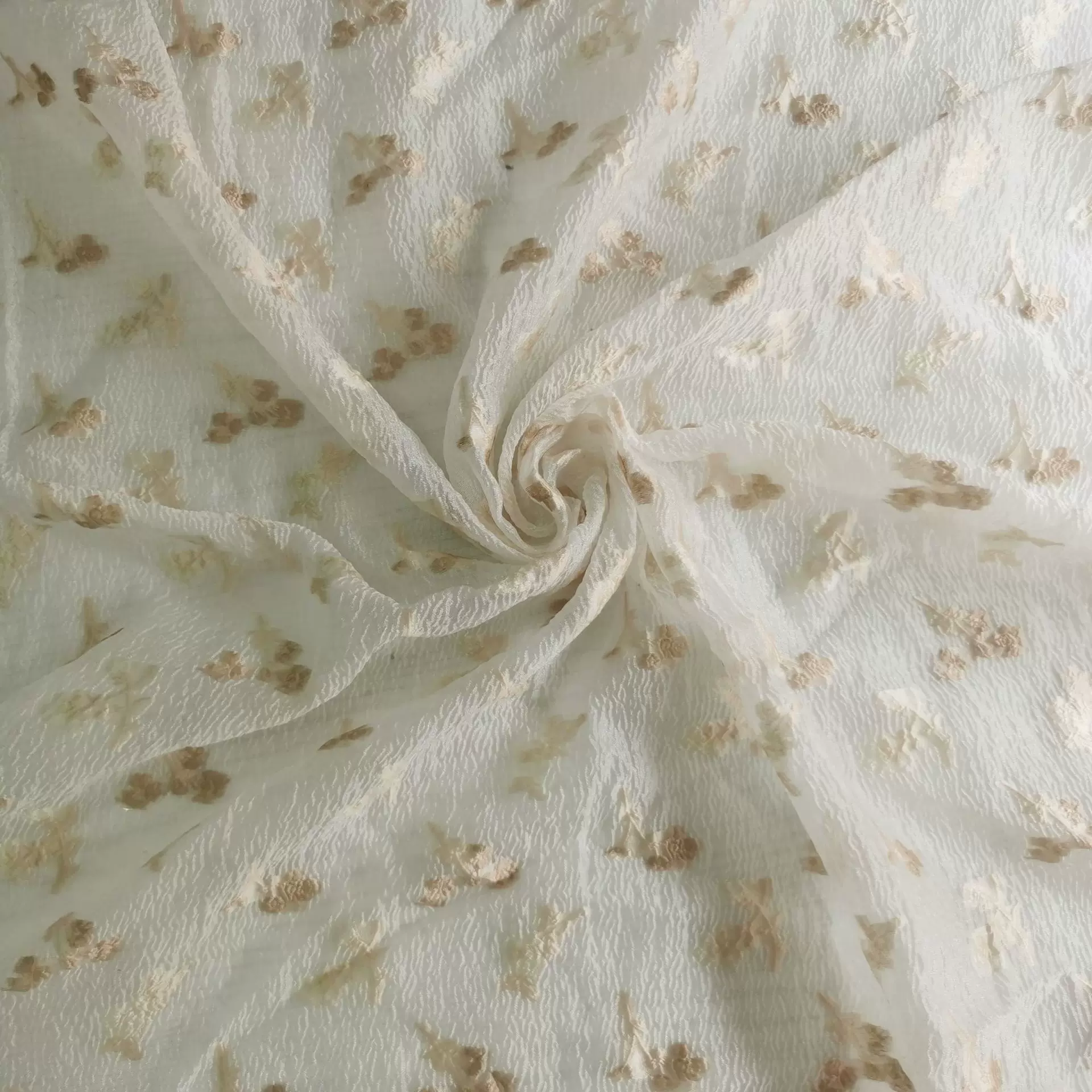 新款剪花布 梭织色织提花面料 女装连衣裙时装服装面料