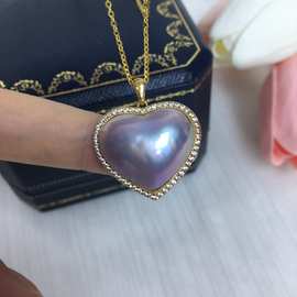 马贝吊坠弦光高级心形皮光炫彩G18k20Cm左右伴锆石镶嵌超大直径