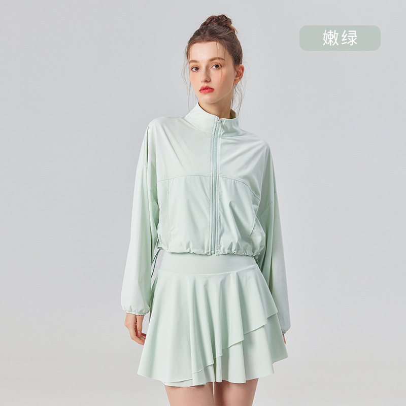 Conjunto deportivo para mujer: chaqueta transpirable de protección solar para exteriores, top de yoga, falda corta plisada y falda de bádminton.