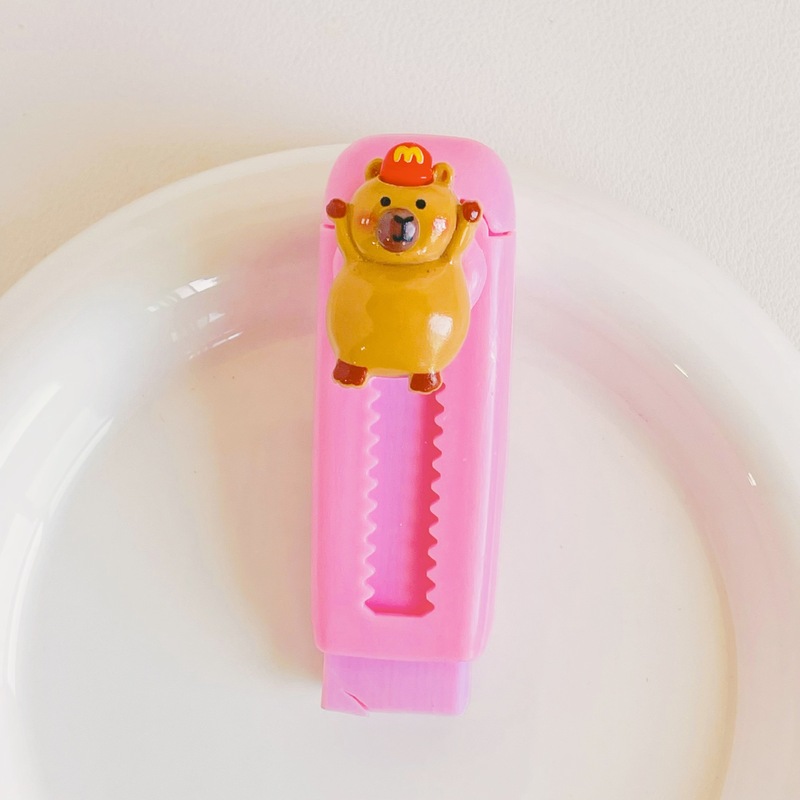 押し引き消しゴム小学生専用の絵の具を拭きます。|undefined
