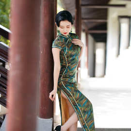 唐之恋绿色真丝复古走秀旗袍长高端显瘦夏女2023改良桑蚕丝连衣裙