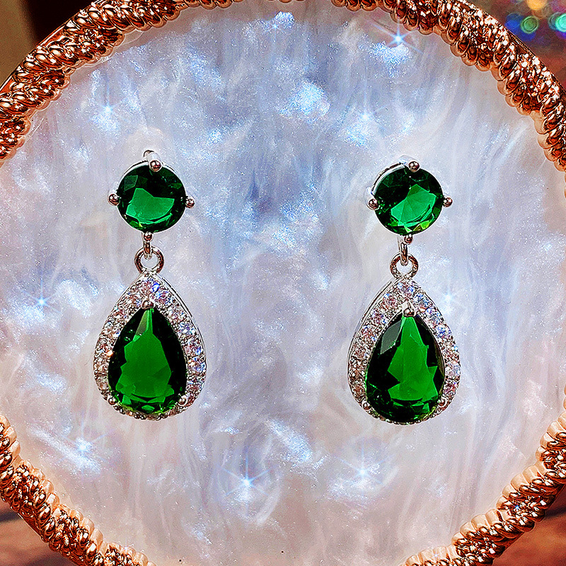 Pendientes De Esmeralda De Diamantes Con Incrustaciones De Cobre Y Circón Aaa Con Gota De Agua A La Moda display picture 4