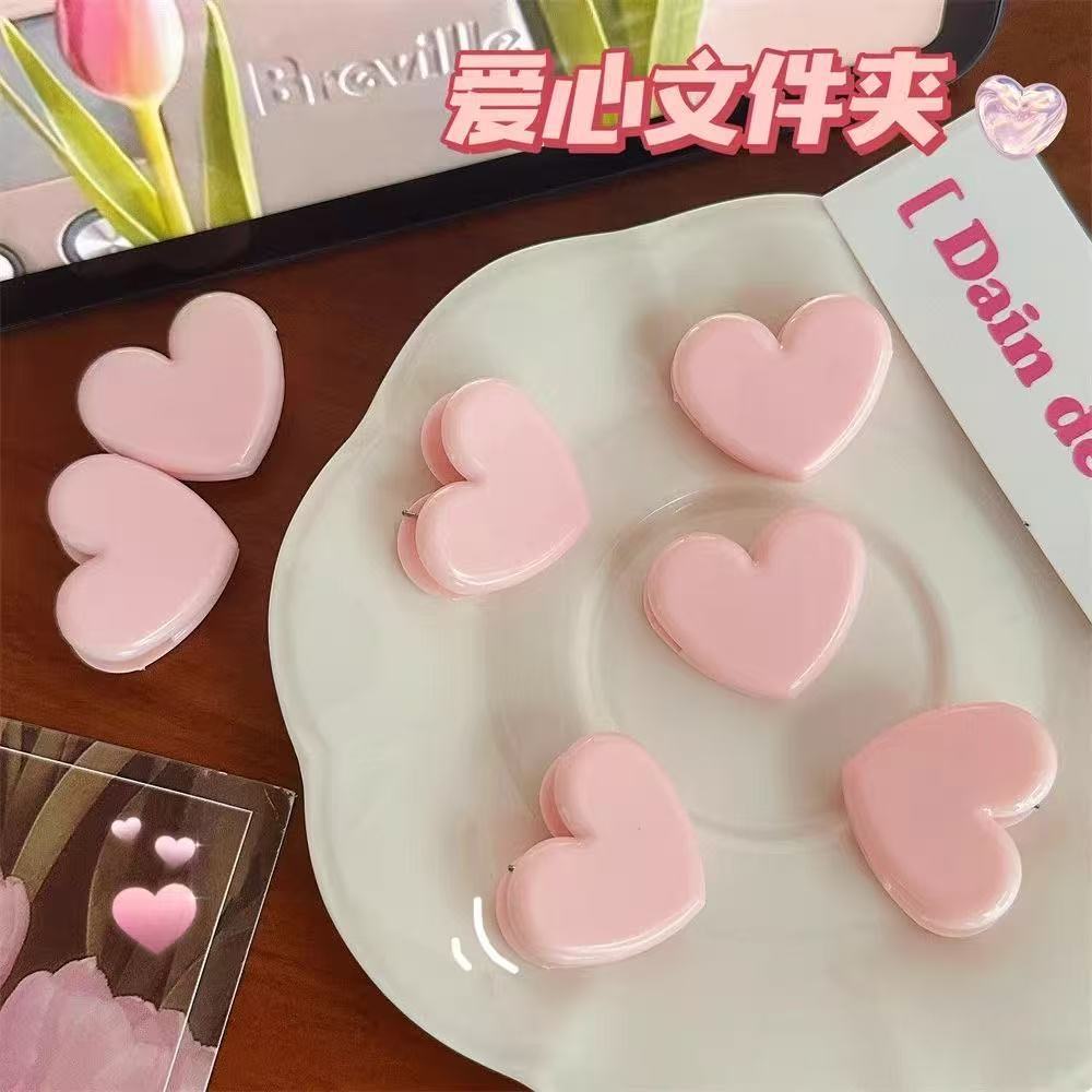 Pink love clip